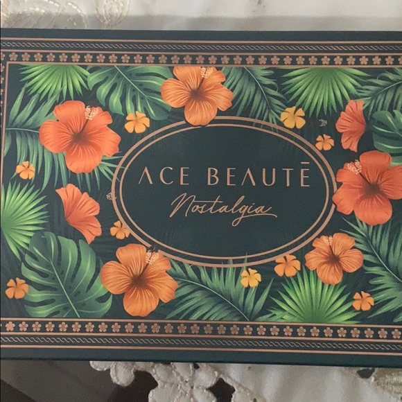 Ace beauty nostalgia palette - Picture 1 of 2